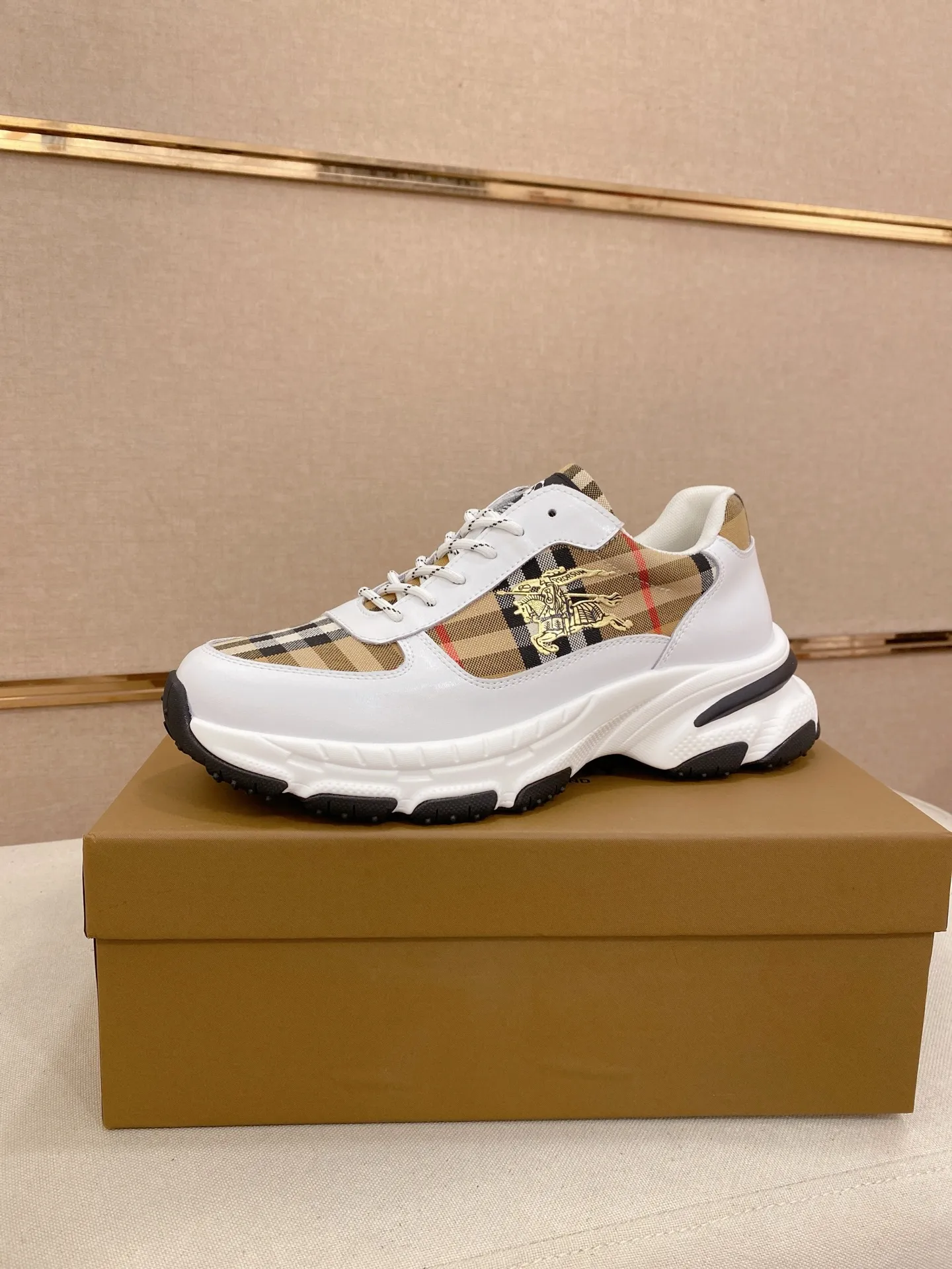 Men's shoes: 442💰🇮🇹🇮🇹The counters are synchronized with BURBERRY's top purchasing agents🔍🔍Synchronized sales. Positive code number: 38-44 Italian imported first-layer cowhide leather with fabric. Fully imported sheepskin lining, sole: the original sole is specially provided by the original factory, the exclusive movable molded sole is super comfortable, the original factory follows the order, 🔍🔍high quality, you can go in and out of the counter at will, welcome to compare. Can be customized. 45 non-refundable!
